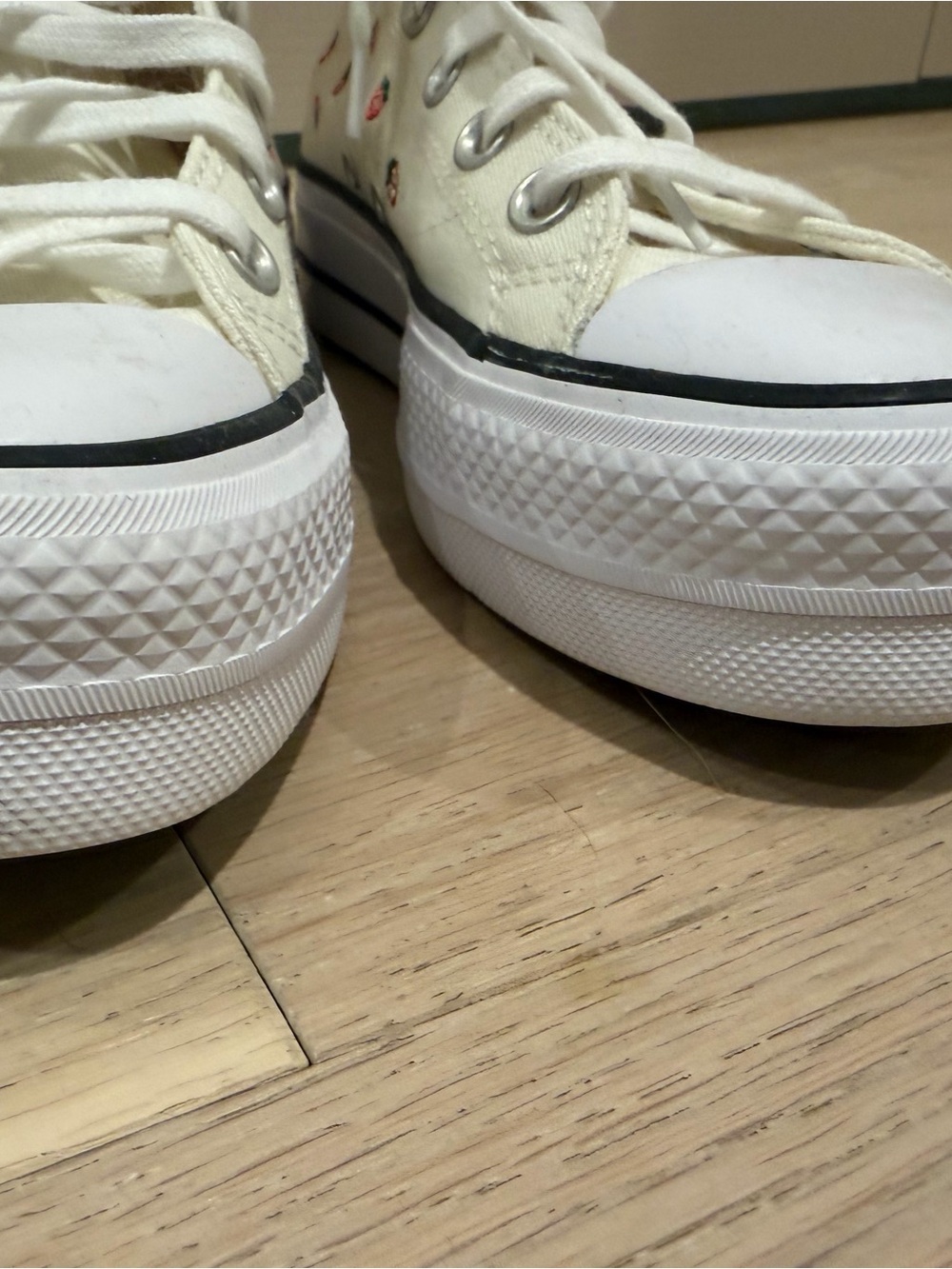 Converse Strawberry Platform Chucks - Picture 2 of 8